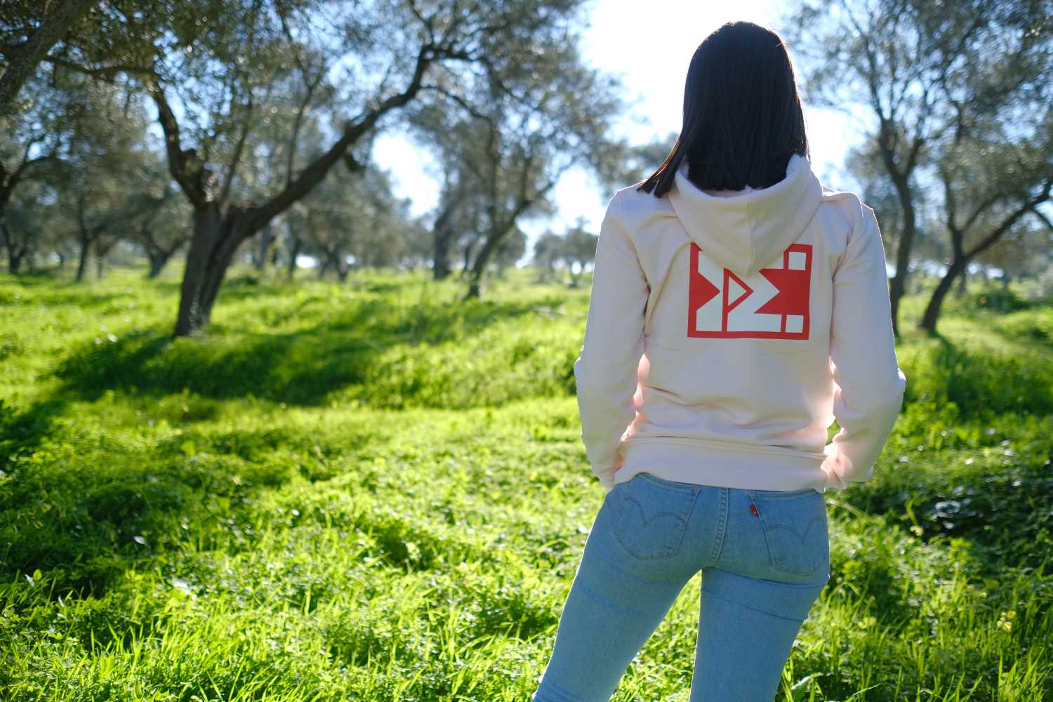 Classic Hoodie Cream pink moramora modelo