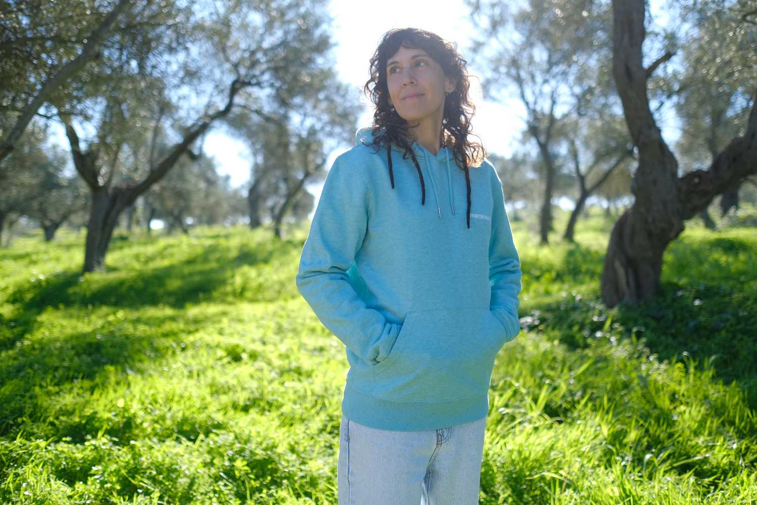 Classic Hoodie Fern Green moramora modelo