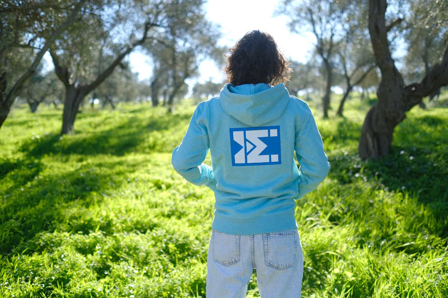 Classic Hoodie Fern Green moramora modelo